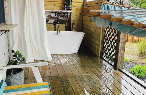 Sea Scape Cabaña | Pet Friendly 5-bedroom cottage just a 16-minute walk to Outer Banks Beaches