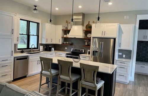 Kyle Casa | Pet Friendly 5 Homes Fire Pit Sleeps 30!