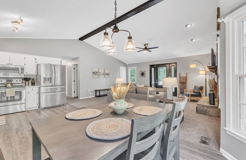 Seneca Casa | Pet-Friendly 5BR Getaway near Lake Keowee