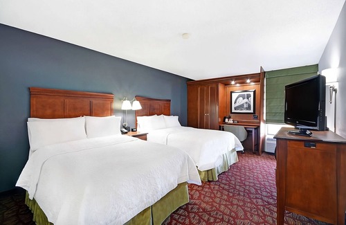 Athens Hotel | Pet-friendly Accommodation Near Classic Center Theater! Free Parking & Breakfast