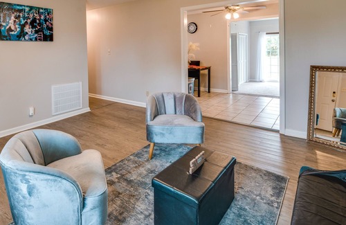 Albany Casa | Pet-Friendly Albany Home ~ 3 Mi to University!