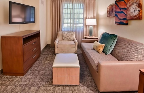 Plantation Complejo | Pet-friendly and Modern 2BR Suite w/ Kitchen! Outdoor Pool, FREE Breakfast!