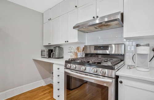 Homewood Casa | Pet Friendly Annapolis Stay Walk to DTA & Stadium