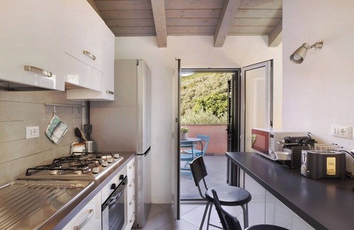 Olivastri Apartamento | Apartamento "Immerso nel Verde" con vistas a la montaña, terraza y Wi-Fi; mascotas permitidas