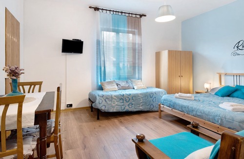 Borzonasca Apartamento | Apartamento con vistas a la montaña, piscina compartida y Wi-Fi que admite mascotas
