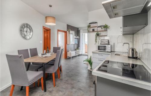 Dramalj Apartamento | Pet Friendly Apartment In Dramalj With Kitchen