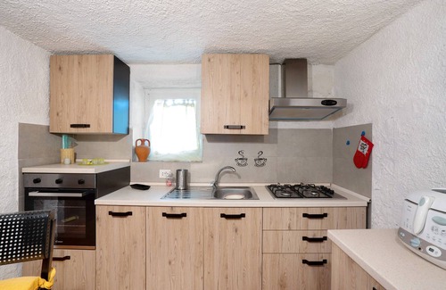 Beverino Apartamento | Apartamento "Il Bacio del Sole" con barbacoa, terraza compartida y Wi-Fi; mascotas permitidas