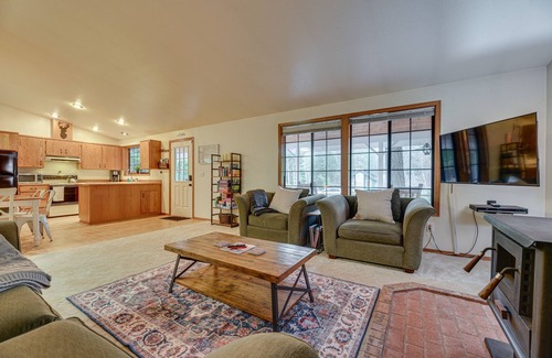Paradise Estates Casa | Pet-Friendly Ashford Rainier Home: Hot Tub, Kayaks