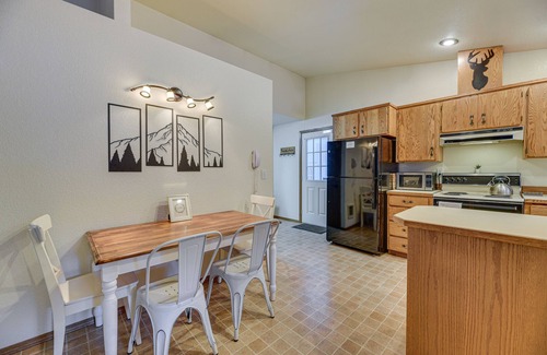 Paradise Estates Casa | Pet-Friendly Ashford Rainier Home: Hot Tub, Kayaks