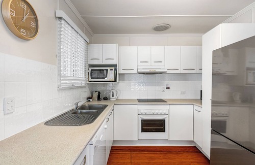 Moffat Beach Casa | Pet Friendly at Moffat Beach