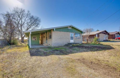 Atoka Casa | Pet-Friendly Atoka Vacation Rental with Large Yard!