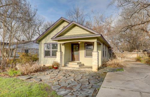 Govalle Casa | Pet-Friendly Austin Home with Private Yard and Deck!