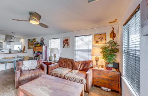 Govalle Casa | Pet-Friendly Austin Home with Private Yard and Deck!