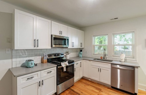 Downtown Casa | Pet Friendly Bart Street Aerie