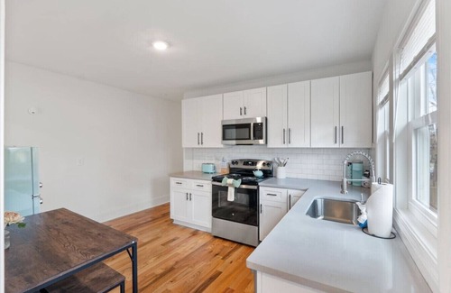 Downtown Casa | Pet Friendly Bart Street Aerie
