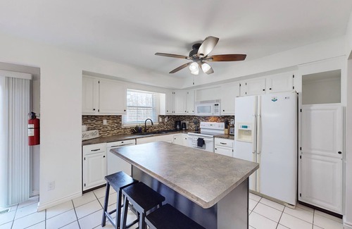 Lambton Shores Casa | Pet-Friendly Beach House with Hot Tub + Games Room + Enclosed Large Fence