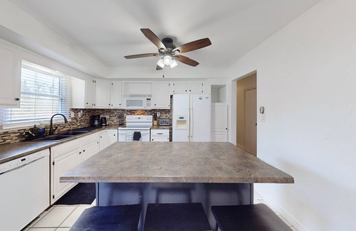 Lambton Shores Casa | Pet-Friendly Beach House with Hot Tub + Games Room + Enclosed Large Fence