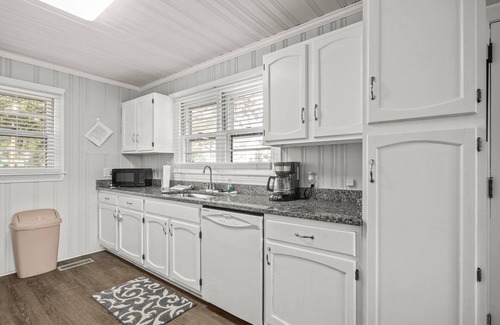 Surfside Beach Casa | Pet friendly beach cottage short walk to beach