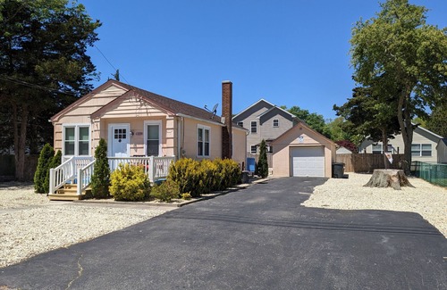 Del Haven Casa | Pet-Friendly Beach Cottage with Pool on Quiet, Dead-End Street