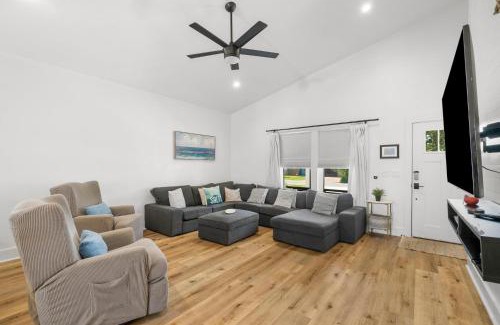 Port St. Joe Casa | Pet Friendly Beach House - 6th Street Retreat by Panhandle Getaways