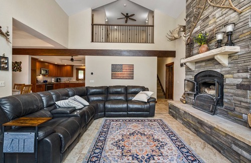 Durango Casa | Pet Friendly, Big Deck & Forest Views!