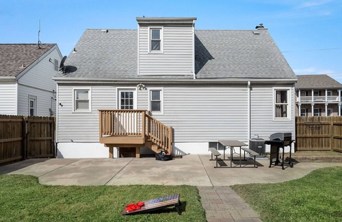 St. Louis Casa | Pet Friendly - BIG Yard - Fast Wi-Fi - Sleeps 10 - Easy access to I-55 downtown