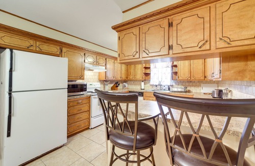 Bixby Casa | Pet-Friendly Bixby Getaway with Deck!