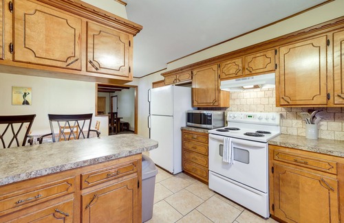 Bixby Casa | Pet-Friendly Bixby Getaway with Deck!