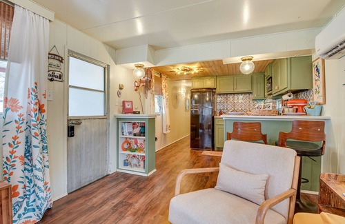 Brownwood Casa | Pet-Friendly Brownwood Home: Walk to Lake!