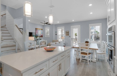 Dune Allen Beach Casa | *Pet Friendly | Community pool | Roof top deck | Steps to beach | Bike to shops, restaurants | Wi-Fi