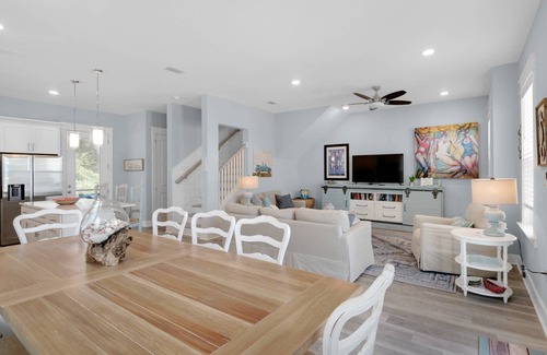 Dune Allen Beach Casa | *Pet Friendly | Community pool | Roof top deck | Steps to beach | Bike to shops, restaurants | Wi-Fi