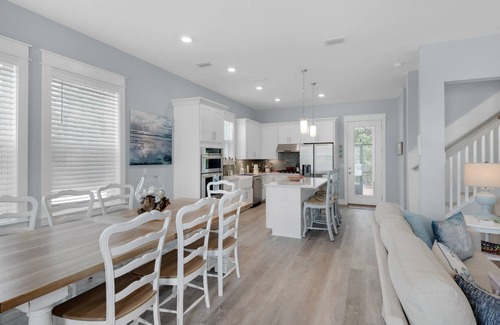 Dune Allen Beach Casa | *Pet Friendly | Community pool | Roof top deck | Steps to beach | Bike to shops, restaurants | Wi-Fi