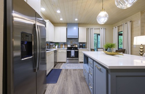 Broken Bow Cabina | Pet-Friendly Cabin 5 minutes from town with stunning decor and views!