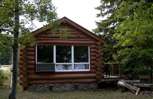 Baraga Cabina | Cabaña que admite mascotas en el lago Superior: vista impresionante