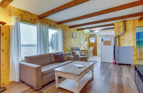 Mauston Cabaña | Pet-friendly Cabin Retreat: Wisconsin River Access