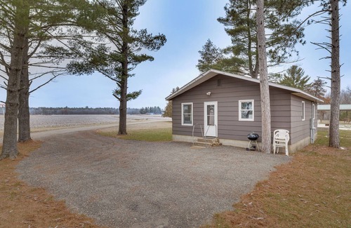Mauston Cabaña | Pet-friendly Cabin Retreat: Wisconsin River Access