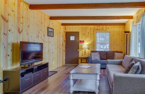 Mauston Casa | Pet-Friendly Cabin Retreat Wisconsin River Access