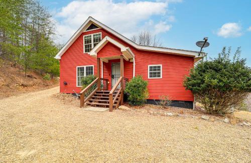 Purlear Casa | Pet-Friendly Cabin with Hot Tub in North Carolina!