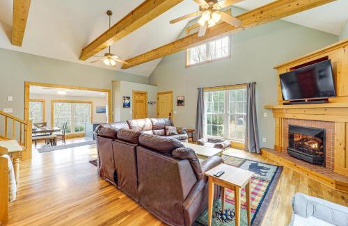 Purlear Casa | Pet-Friendly Cabin with Hot Tub in North Carolina!
