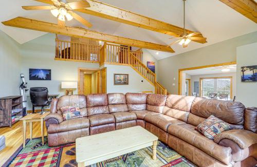 Purlear Casa | Pet-Friendly Cabin with Hot Tub in North Carolina!