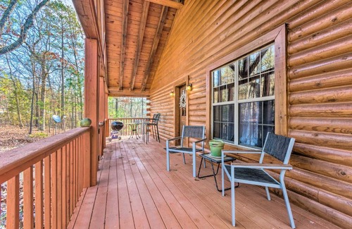 Cabot Casa | Pet-Friendly Cabot Cabin with Fenced Yard!