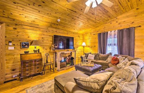 Cabot Casa | Pet-Friendly Cabot Cabin with Fenced Yard!
