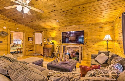 Cabot Casa | Pet-Friendly Cabot Cabin with Fenced Yard!