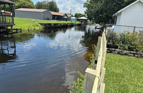 Sebring Casa | Pet-Friendly Canal Home in Sebring – Easy Access to Lake Jackson!