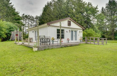 Black Creek Apartamento | Pet-Friendly Caneadea Retreat with Deck!