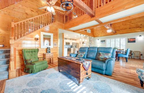 Canyon Lake Casa | Pet-Friendly Canyon Lake Cabin, 1 Mi to Water!