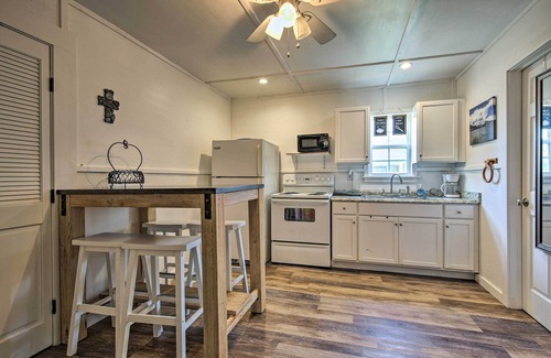 Canyon Lake Cabaña | Pet-Friendly Canyon Lake Studio: Fish, Boat, Relax