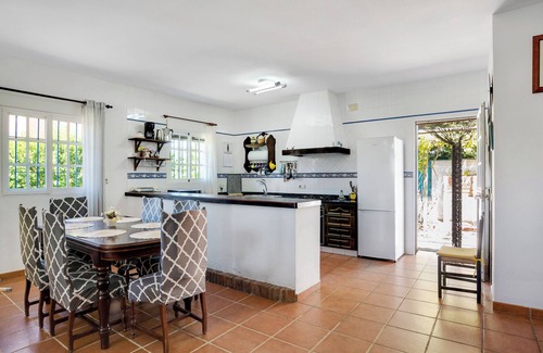 Zahora Casa | "Casa Caramá" con piscina, jardín y Wi-Fi; mascotas permitidas
