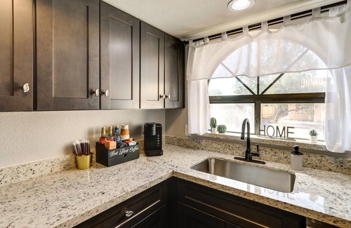 Casa Grande Casa | Pet-Friendly Casa Grande Townhome: Screened Atrium