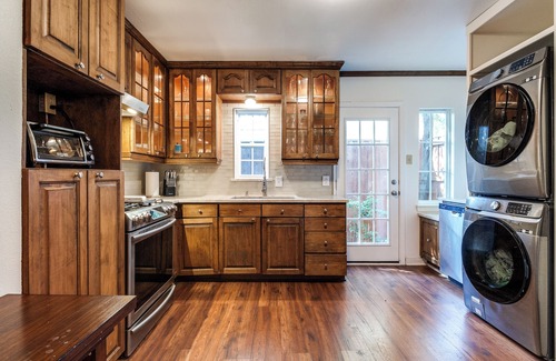 Dallas Casa | Pet friendly, centrally located urban retreat